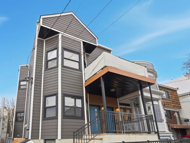 Building Photo - 32 Charles St