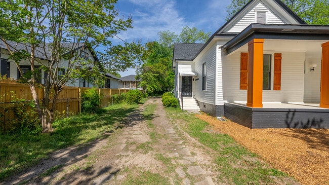 Building Photo - 2807 Beacon Ave