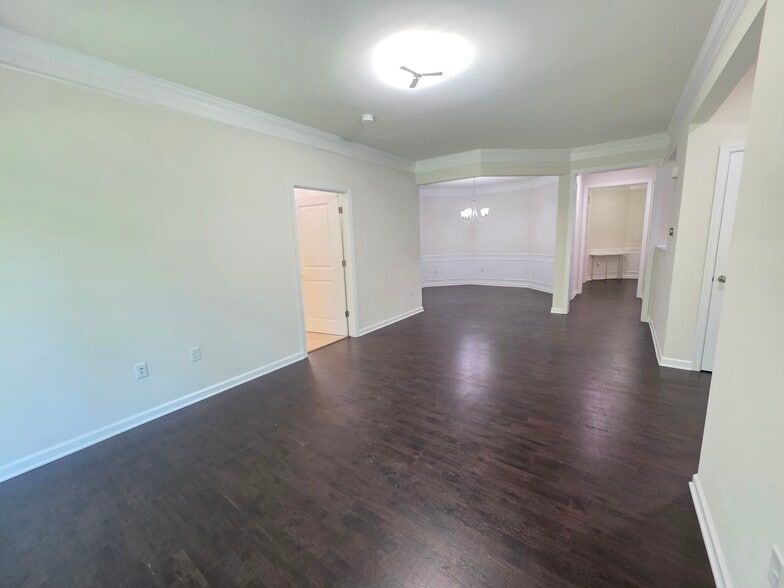 Building Photo - 130 Trotter Rd
