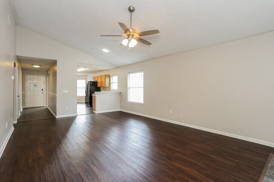 Building Photo - 651 Morning Mist Way