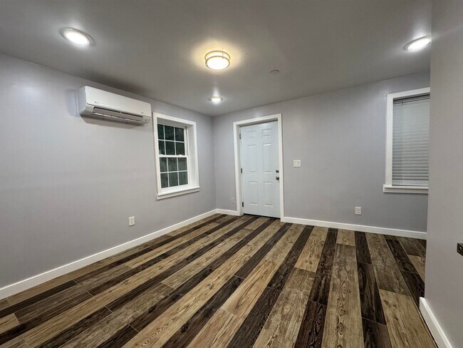 Building Photo - 102 Old Bergen Rd