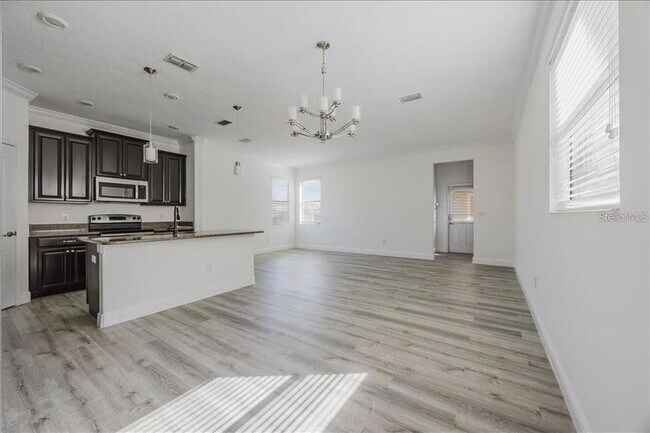 Building Photo - 7401 Ella Ln