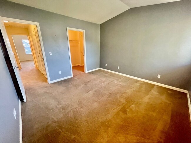 Building Photo - $500 RENT CREDIT! Two Bedroom Townhome wit...