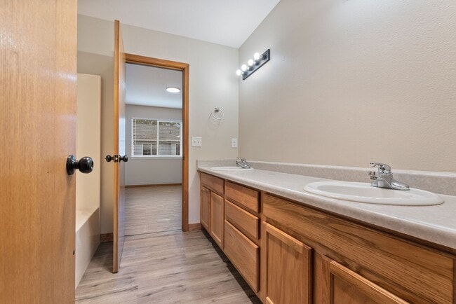 Building Photo - 2835 SE 90th Pl