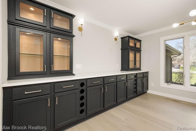 Building Photo - 5240 Clarendon Crest St