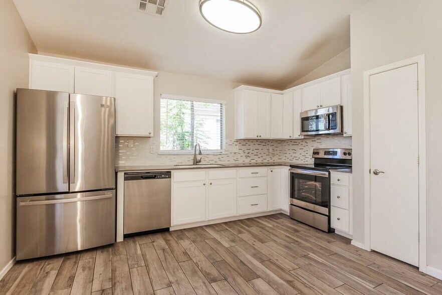 Building Photo - 1044 S 239th Ln