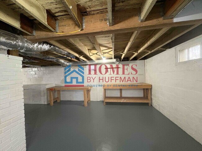 Building Photo - Two Bedroom House | Move in Ready