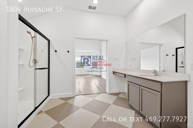 Building Photo - 1804 Huisache St