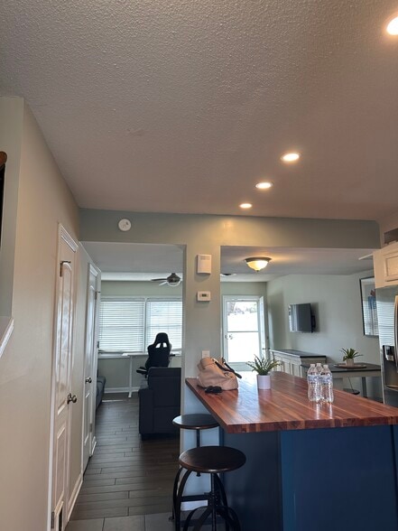 Kitchen - 3000 Golden Rd