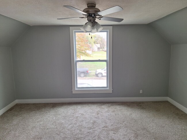 Building Photo - 202 W Chestnut St