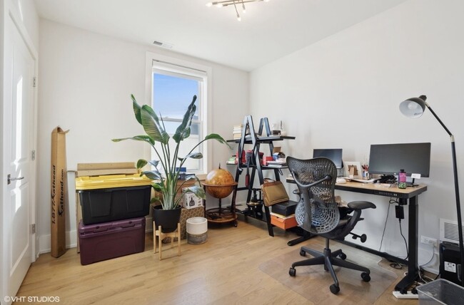 Building Photo - 1209 E 46th St