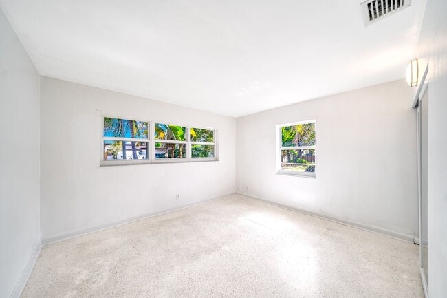 Building Photo - 209 SW 18th Ave