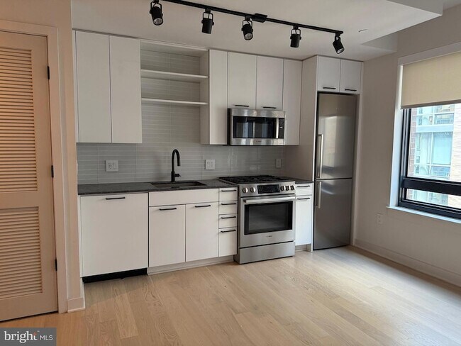 Building Photo - 70 N Street SE Unit 616
