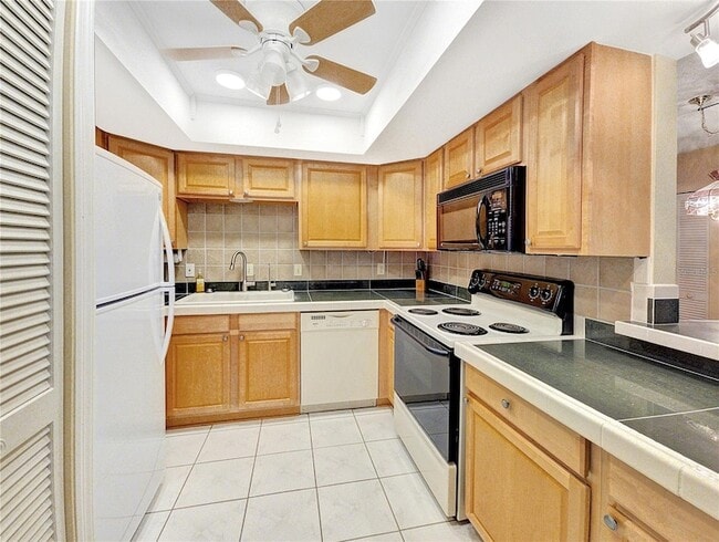Building Photo - 700 Midway Dr
