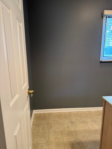 Building Photo - 1607 Briarwood Ln