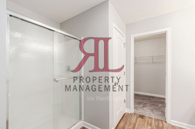 Building Photo - 5622 Branchville Dr