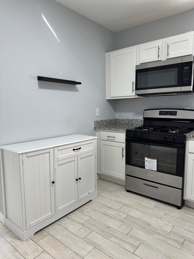 Building Photo - Remodeled 1/1 in Daytona Beach