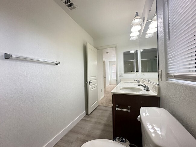 Building Photo - Blue Diamond Springs- & 5B