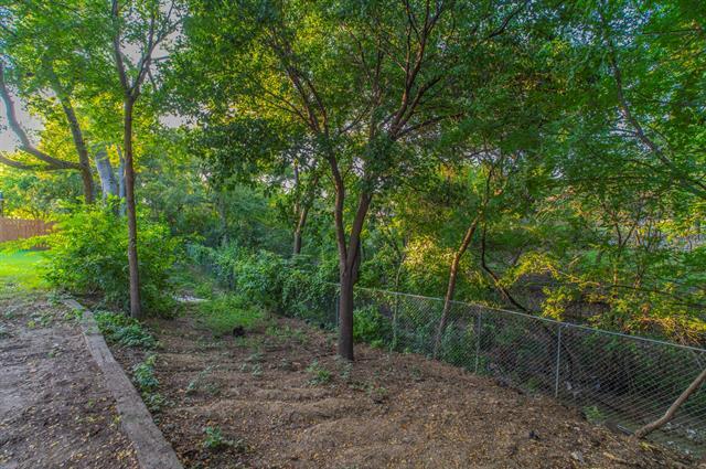 Building Photo - 2605 Briarwood Dr
