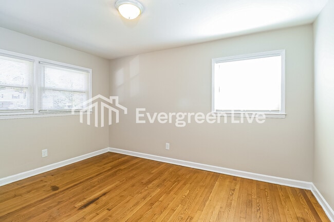 Building Photo - 1639 Vancouver Dr