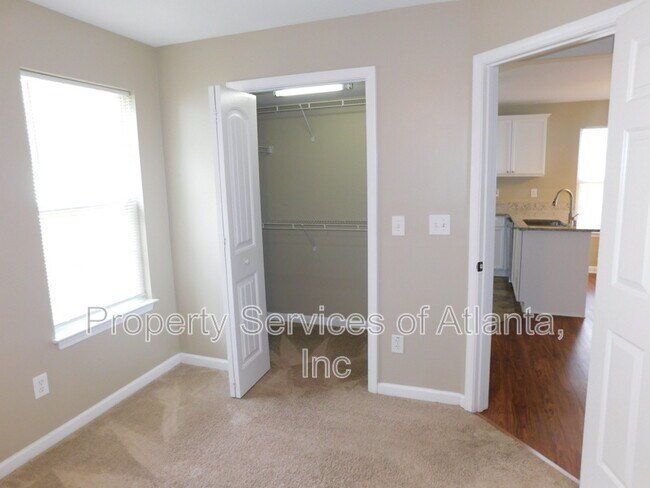 Building Photo - 202 Woodland Way