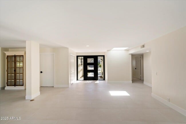 Building Photo - 8338 E San Rafael Dr