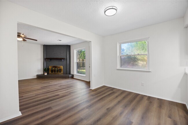 Building Photo - 8343 Carriage Creek Dr