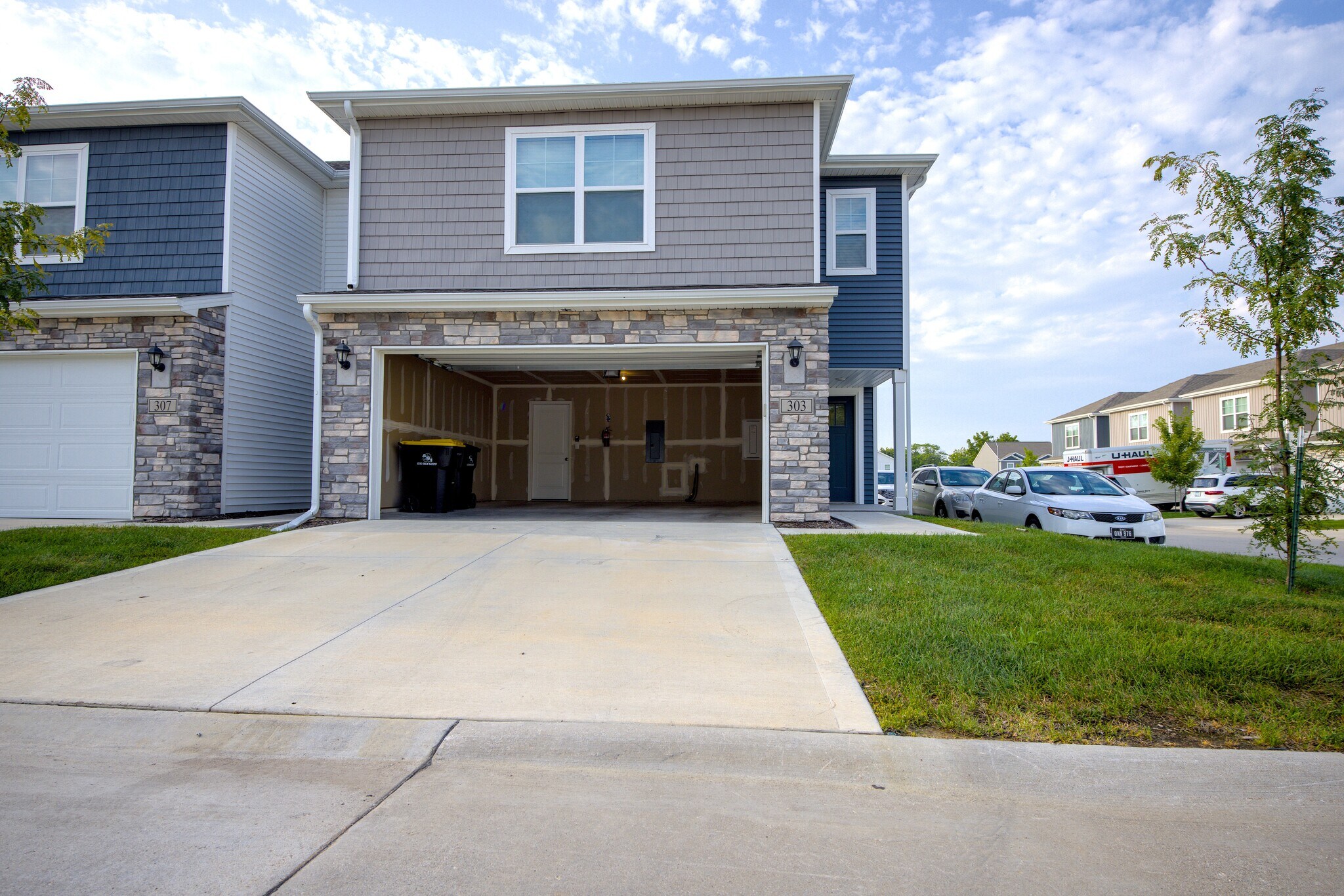 Building Photo - 303 Ember Dr
