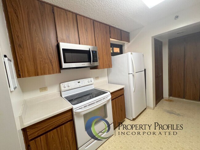 Building Photo - Country Club Plaza - 1 Bedroom 1 Bath 1 Pa...