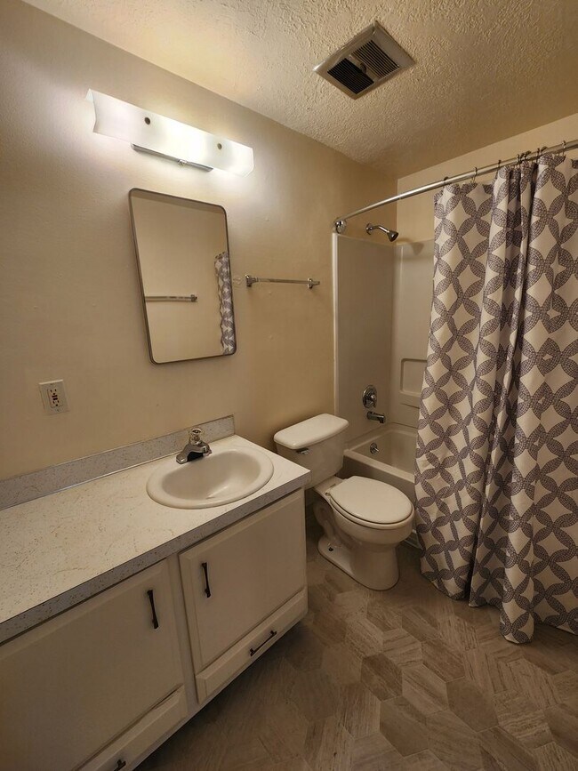 Building Photo - Cozy 1BD/1BA Apartment Near Downtown