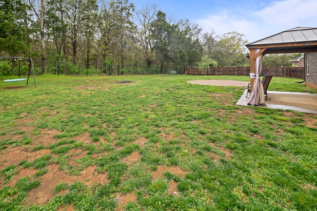 Building Photo - 305 Oleander Ln