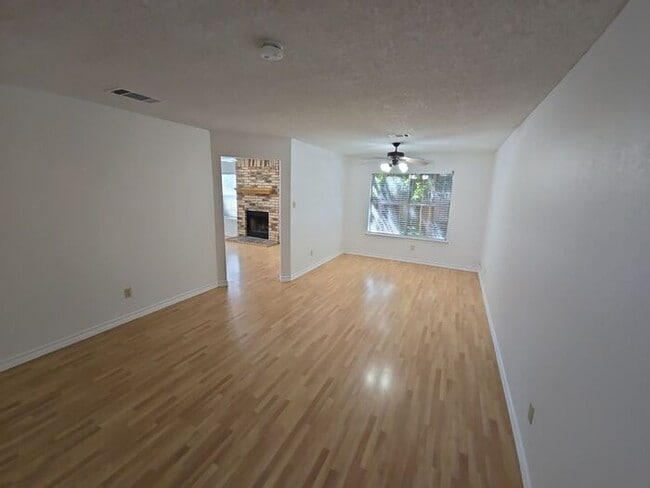 Building Photo - Spacious 3BR Austin Home with Fireplace & ...