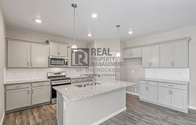 Building Photo - 325 64th Ave