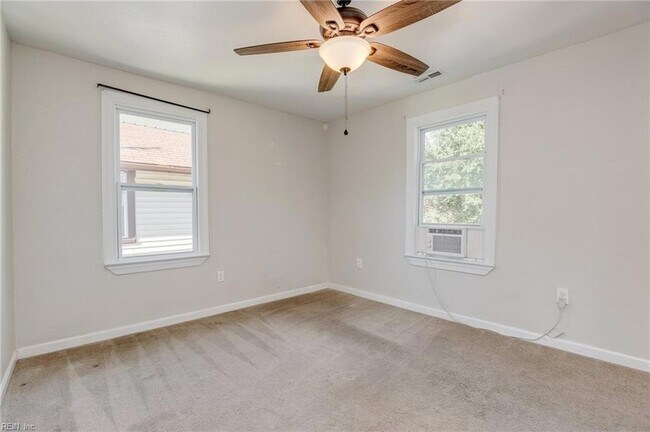 Building Photo - 1914 King St