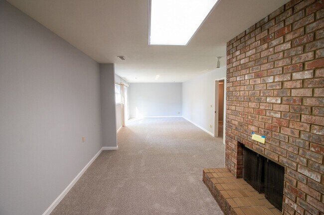 Building Photo - 5Bd/2.5Ba Redmond Home