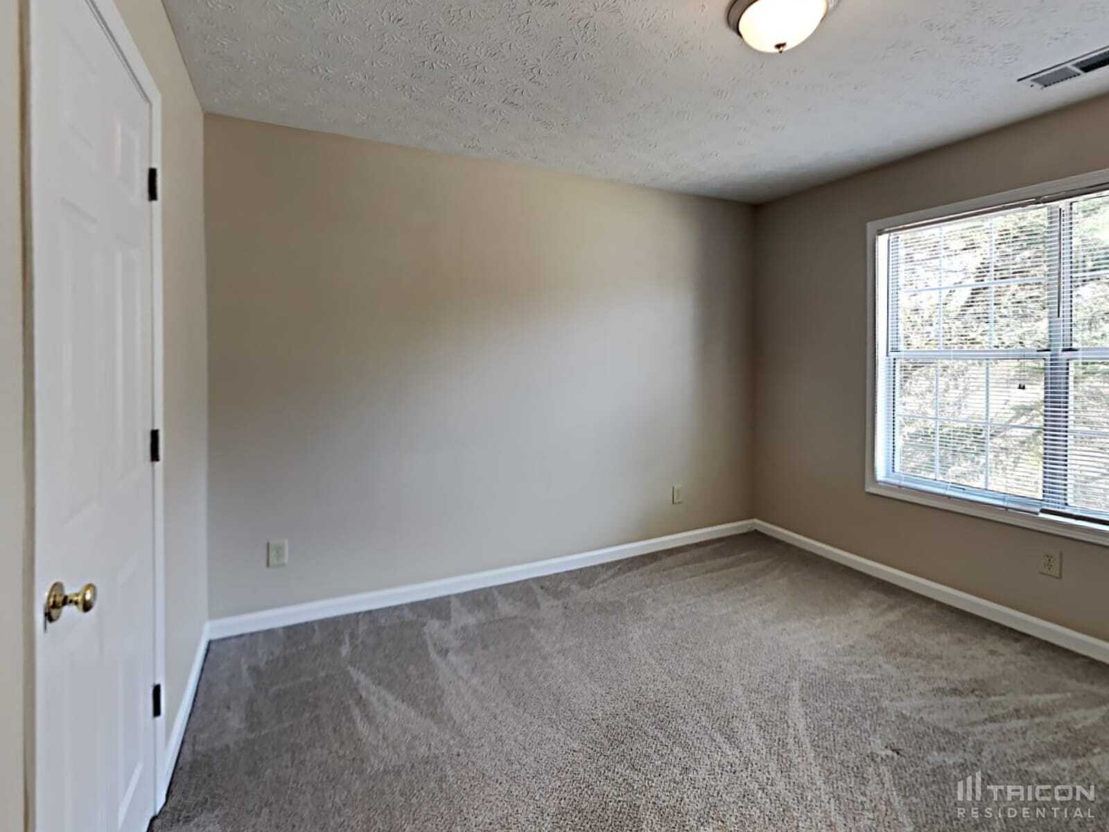 Building Photo - 1112 Karastan Ct SW