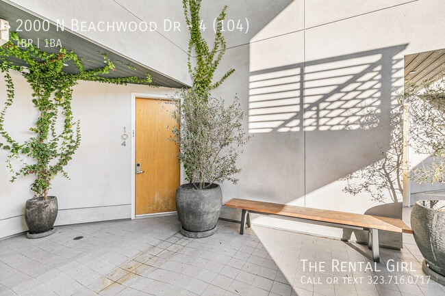 Building Photo - 2000 Beachwood Dr