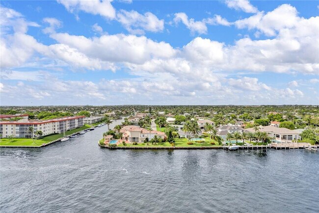 Building Photo - 1160 Hillsboro Mile