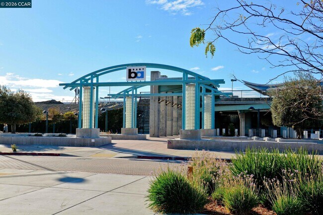 Building Photo - 5561 Apex Dr