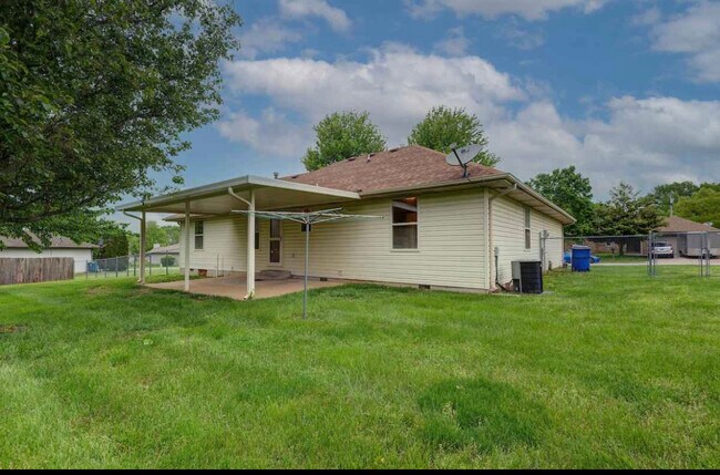 Building Photo - 302 Slim Wilson Blvd