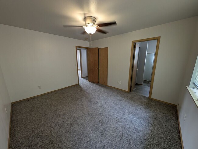 Building Photo - Tri Level, 3 Bedroom For Rent in Port Orchard - Available June 25th!