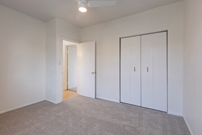 Building Photo - 543 E 60th St