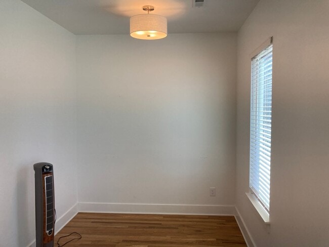 Building Photo - 3 bedroom, 3.5 bath, Spacious & Open Floor...