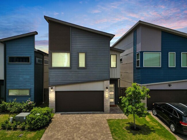 Building Photo - 5713 Pampero Ln