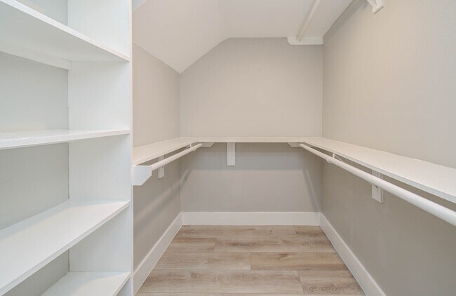 Building Photo - 2114 Oatfield Dr