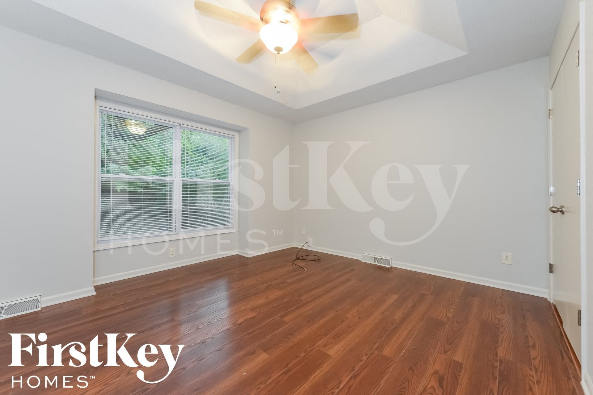 Building Photo - 5905 NW Whispering Oaks Ln