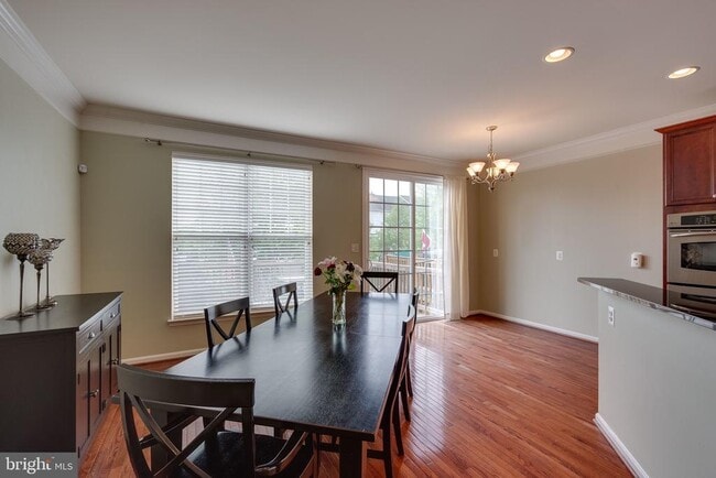 Building Photo - 43237 Highgrove Terrace