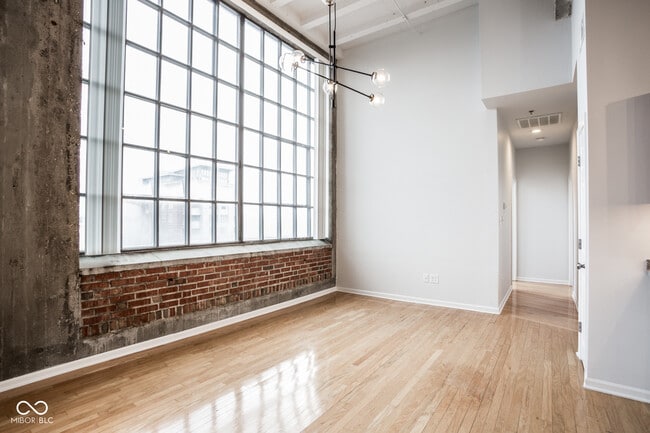 Building Photo - 611 N Park Ave