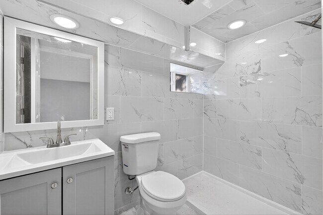 Building Photo - 43 Sycamore Rd