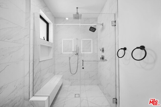 Building Photo - 733 N Gramercy Pl